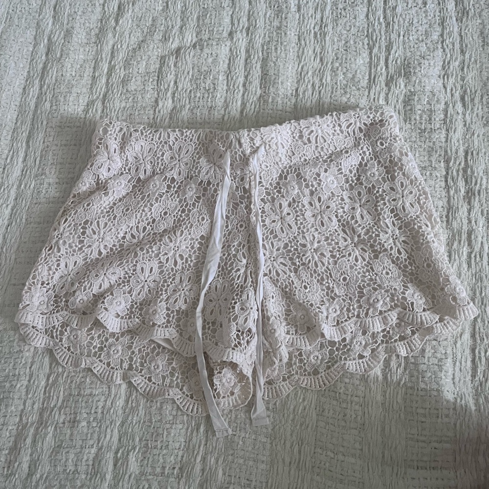 Medium (7-9) NOBO White Floral Shorts